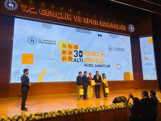 Zonguldaklı gençler bilgi yarışmasından dereceyle döndü Zonguldaklı gençler bilgi yarışmasından dereceyle döndü