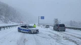Zonguldak kara teslim: 198 köy yolu kapandı, ana yollarda 'uzun araç' alarmı Zonguldak kara teslim: 198 köy yolu kapandı, ana yollarda 'uzun araç' alarmı