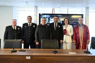 10 Nisan Polis Günü'nde anlamlı imza: Polis çift hayatlarını birleştirdi 10 Nisan Polis Günü'nde anlamlı imza: Polis çift hayatlarını birleştirdi