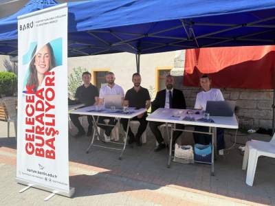 Rektör Akkaya’dan BARÜ’nün tanıtım ve tercih standına ziyaret Rektör Akkaya’dan BARÜ’nün tanıtım ve tercih standına ziyaret