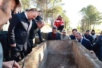Tios Antik Kenti'nde bulunan Roma Dönemi lahitleri törenle açıldı Tios Antik Kenti'nde bulunan Roma Dönemi lahitleri törenle açıldı