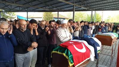 Çaycuma’daki kahvehane baskınında yaşamını yitiren 2 kişi toprağa verildi Çaycuma’daki kahvehane baskınında yaşamını yitiren 2 kişi toprağa verildi