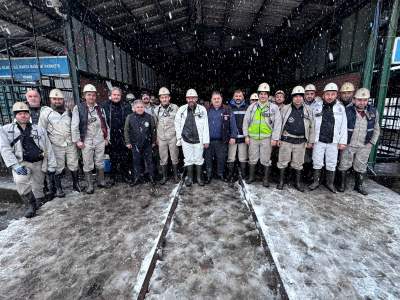 GMİS yönetimi geçici iş durdurma kararı verilen madenlerde işçileri bilgilendirdi GMİS yönetimi geçici iş durdurma kararı verilen madenlerde işçileri bilgilendirdi