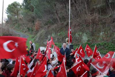 Zonguldak'ta ders 'Bayrak Sevgisi' ile çaldı, İl Müdürü Keskin öğrencilerle buluştu Zonguldak'ta ders 'Bayrak Sevgisi' ile çaldı, İl Müdürü Keskin öğrencilerle buluştu