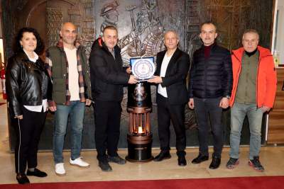 Nesil halk oyunlarından Demir’e ziyaret Nesil halk oyunlarından Demir’e ziyaret