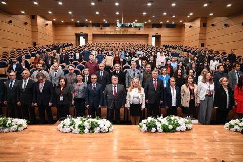 BEUN’da “Genç Endodontistler Konuşuyor” Sempozyumu Başladı BEUN’da “Genç Endodontistler Konuşuyor” Sempozyumu Başladı