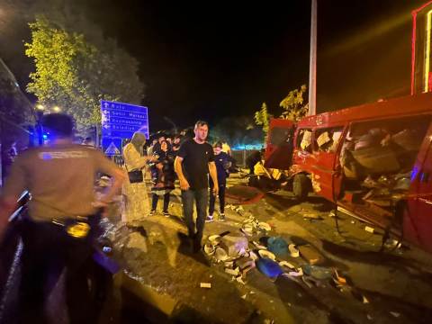Devrek’te yolcu otobüsü ile minibüs çarpıştı: 2 yaralı Devrek’te yolcu otobüsü ile minibüs çarpıştı: 2 yaralı