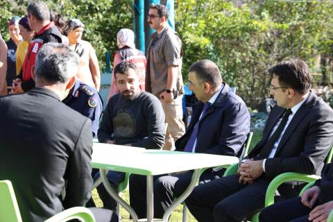 Vali Hacıbektaşoğlu ve Protokol Üyelerinden Çaycuma'da Taziye Ziyareti Vali Hacıbektaşoğlu ve Protokol Üyelerinden Çaycuma'da Taziye Ziyareti