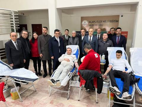 Alaplı Kaymakamlığı’nda kan bağışı etkinliği başarıyla gerçekleştirildi Alaplı Kaymakamlığı’nda kan bağışı etkinliği başarıyla gerçekleştirildi