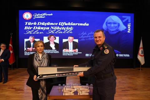 Türk Düşünce Dünyasının Cesur Kalemi Alev Alatlı’ya BEUN’dan Anlamlı Vefa Türk Düşünce Dünyasının Cesur Kalemi Alev Alatlı’ya BEUN’dan Anlamlı Vefa