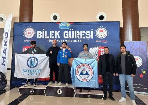 BEUN’lu Dünya Şampiyonu İsmail Hacı Bekar’dan çifte altın madalya BEUN’lu Dünya Şampiyonu İsmail Hacı Bekar’dan çifte altın madalya