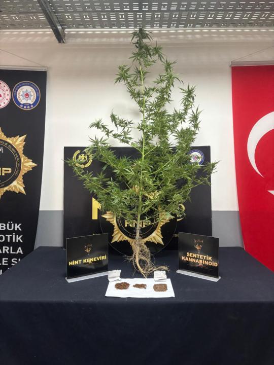 Karabük’te uyuşturucu operasyonu: 4 gözaltı, 1 tutuklama Karabük’te uyuşturucu operasyonu: 4 gözaltı, 1 tutuklama