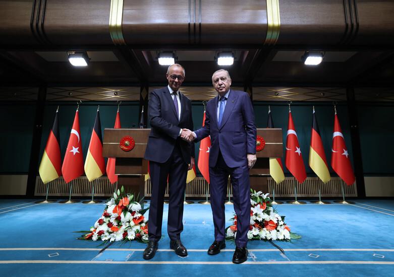 Erdoğan, “Almanya ile ticaret hacmimizi 60 milyar dolara çıkarmayı hedefliyoruz” Erdoğan, “Almanya ile ticaret hacmimizi 60 milyar dolara çıkarmayı hedefliyoruz”