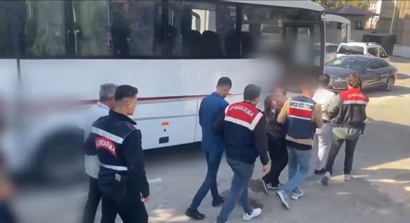 Jandarmadan 9 ilde dev “siber dolandırıcılık” operasyonu: 61 şüpheli yakalandı Jandarmadan 9 ilde dev “siber dolandırıcılık” operasyonu: 61 şüpheli yakalandı