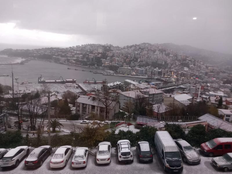 Zonguldak Merkezde Kar Yağışı Etkili Oldu Zonguldak Merkezde Kar Yağışı Etkili Oldu