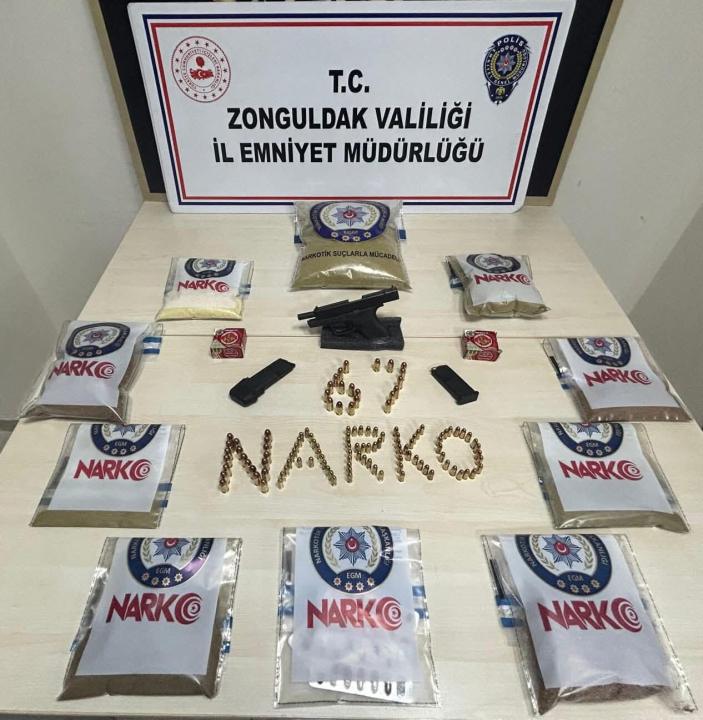 Zonguldak merkezli narkotik operasyonlarında 8 kişi yakalandı Zonguldak merkezli narkotik operasyonlarında 8 kişi yakalandı
