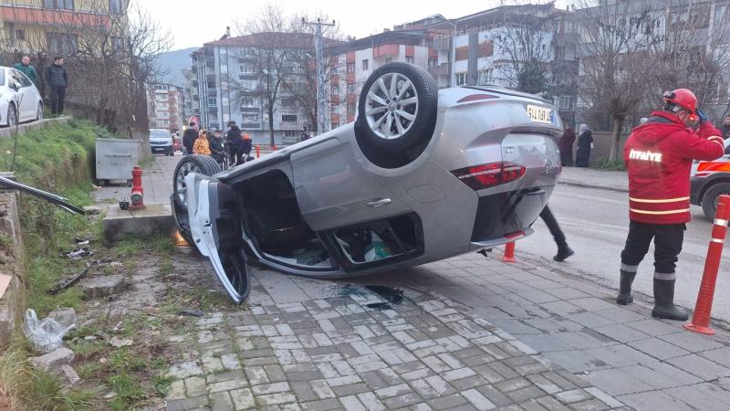 Devrek'te otomobil takla attı Devrek'te otomobil takla attı