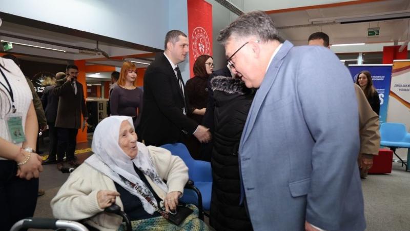 ÜNİDES Desteğiyle BEUN'lu Öğrenciler ve Huzurevi Sakinleri Kuşaklar Arası Etkileşime Dikkat Çekti ÜNİDES Desteğiyle BEUN'lu Öğrenciler ve Huzurevi Sakinleri Kuşaklar Arası Etkileşime Dikkat Çekti