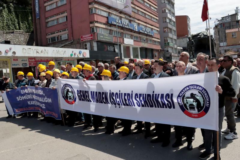Demokrasi Platformu ve GMİS'ten eylemdeki madencilere destek Demokrasi Platformu ve GMİS'ten eylemdeki madencilere destek