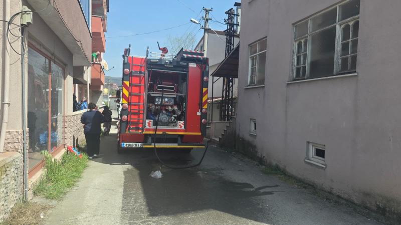 Ereğli'de korkutan şofben yangını: Anne ve engelli kızı hastanelik oldu Ereğli'de korkutan şofben yangını: Anne ve engelli kızı hastanelik oldu