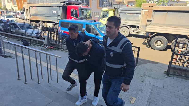 Ereğli’de okullarda eylem iddiası soruşturmasında yeni gelişme: şüpheli A.S . tutuklandı Ereğli’de okullarda eylem iddiası soruşturmasında yeni gelişme: şüpheli A.S . tutuklandı