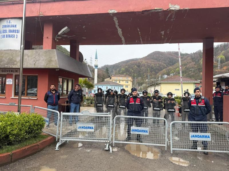 Olaylı başkanlık seçimi sonrası Zonguldak İl Genel Meclisi'nde kapalı oturum gerçekleştirildi Olaylı başkanlık seçimi sonrası Zonguldak İl Genel Meclisi'nde kapalı oturum gerçekleştirildi