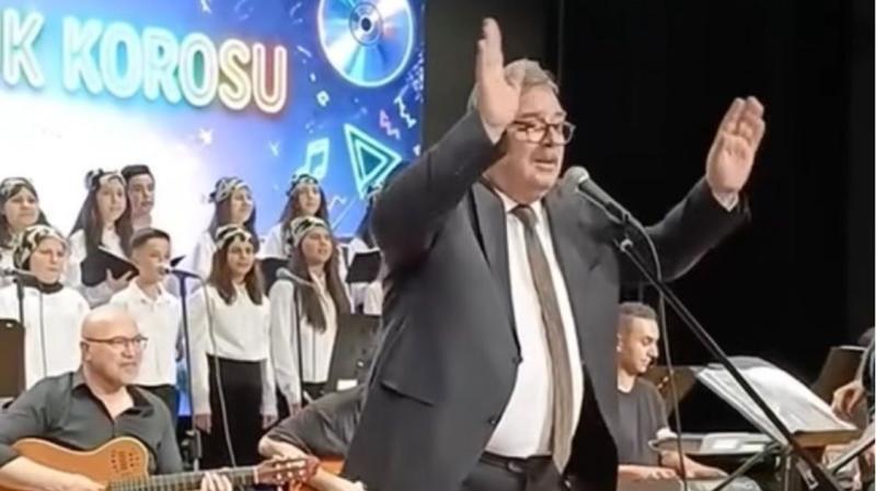 Barış Manço Sesli Okul Müdürü Sosyal Medyada Gündem Oldu Barış Manço Sesli Okul Müdürü Sosyal Medyada Gündem Oldu