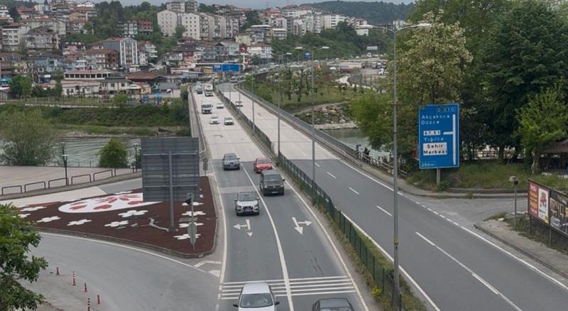 Batı Karadeniz'de bayram trafiği başladı Batı Karadeniz'de bayram trafiği başladı