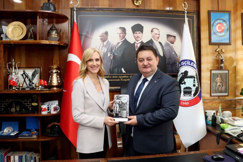Prof. Dr. Sayan’dan GMİS’e ziyaret Prof. Dr. Sayan’dan GMİS’e ziyaret