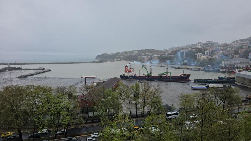 Zonguldak Limanı'nda Renk Değişimi: Çamur Denizi Sarıya Boyadı Zonguldak Limanı'nda Renk Değişimi: Çamur Denizi Sarıya Boyadı
